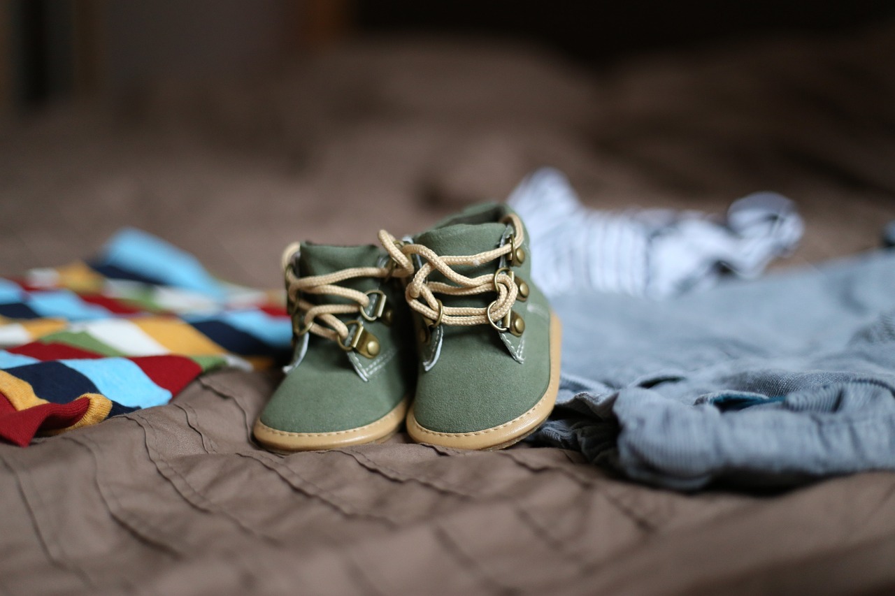 孕妈助孕服务生的婴儿打底上衣白色（孕妈助孕服务生的婴儿衣服白色好吗）