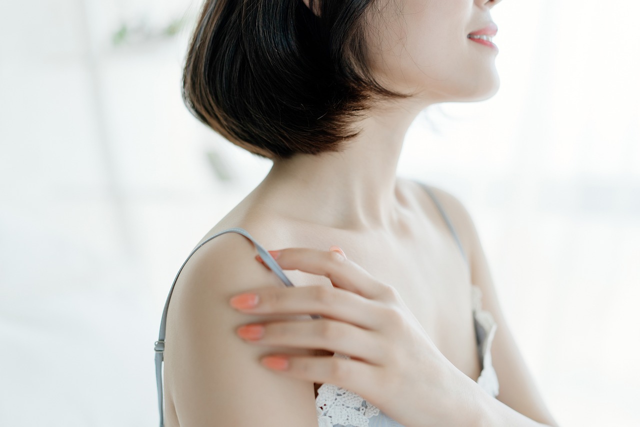 孕妈助孕服务生的婴儿一个眼眼白发红（孕妈助孕服务生的婴儿一个眼眼白发红怎么办）