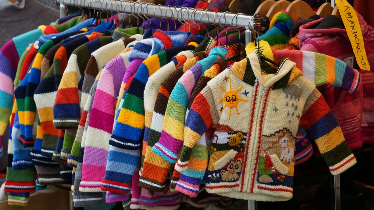 孕妈助孕服务生的婴儿过年服男宝薄款（过年孕妈助孕服务生的婴儿衣服怎么穿）
