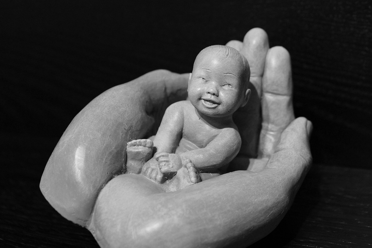 产后抱代怀代生套餐生的孩子子宫下垂吗（产后一直抱代怀代生套餐生的孩子子宫恢复不好）